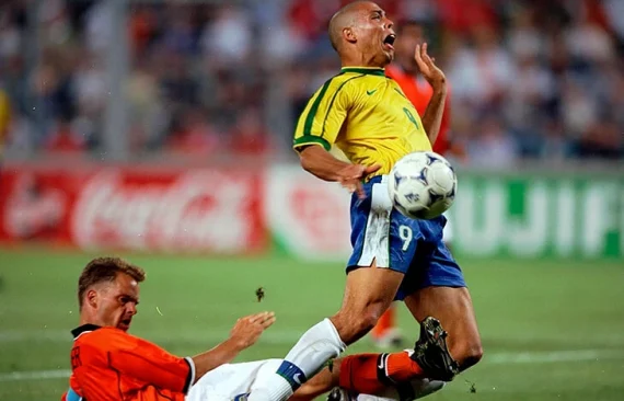 Чемпионат мира 1998 года между Бразилией и Нидерландами Чемпионат мира 1998 года между Бразилией и Нидерландами